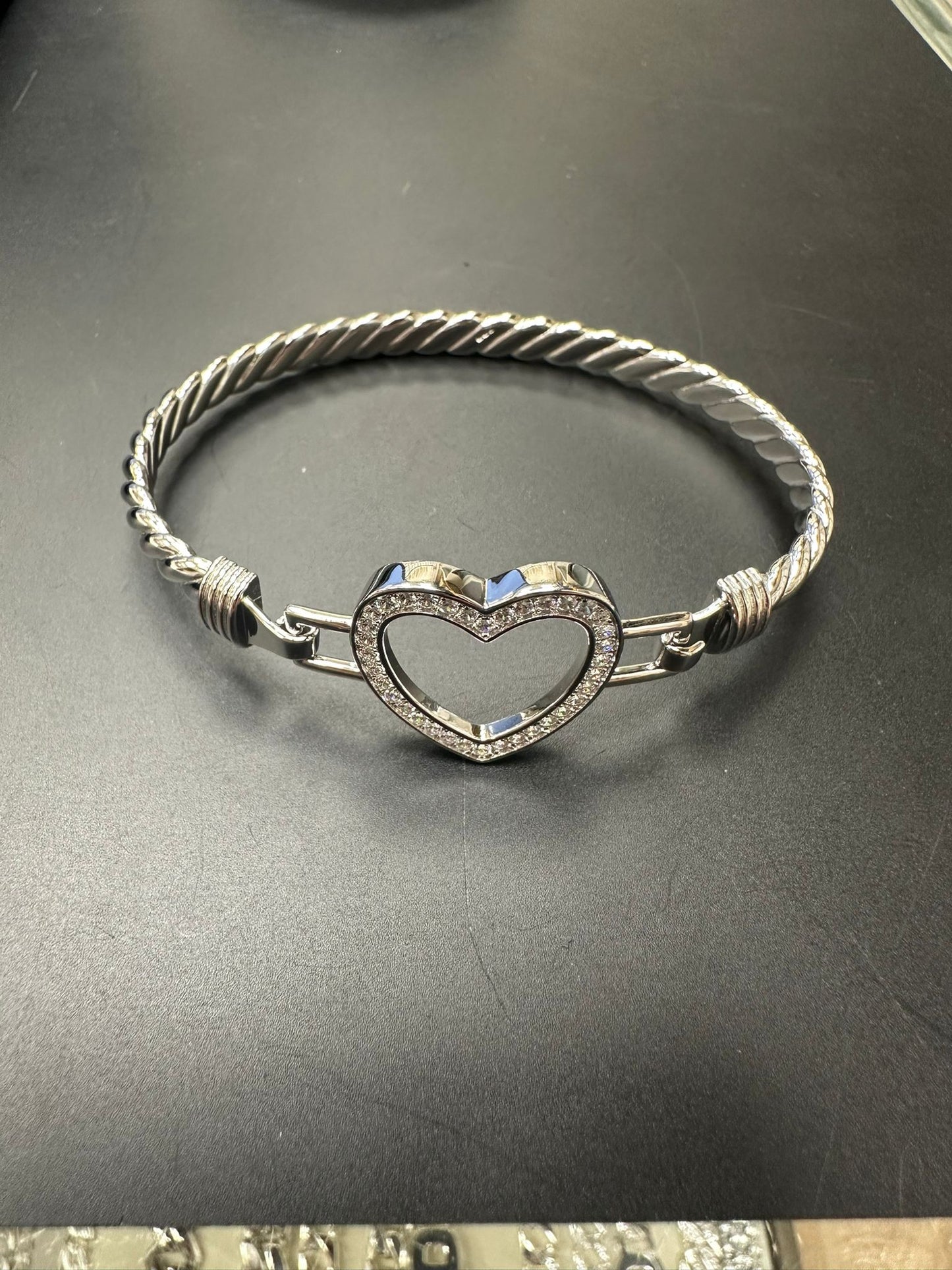 Sterling Silver Bangle Heart Shape CZ Stone BG002