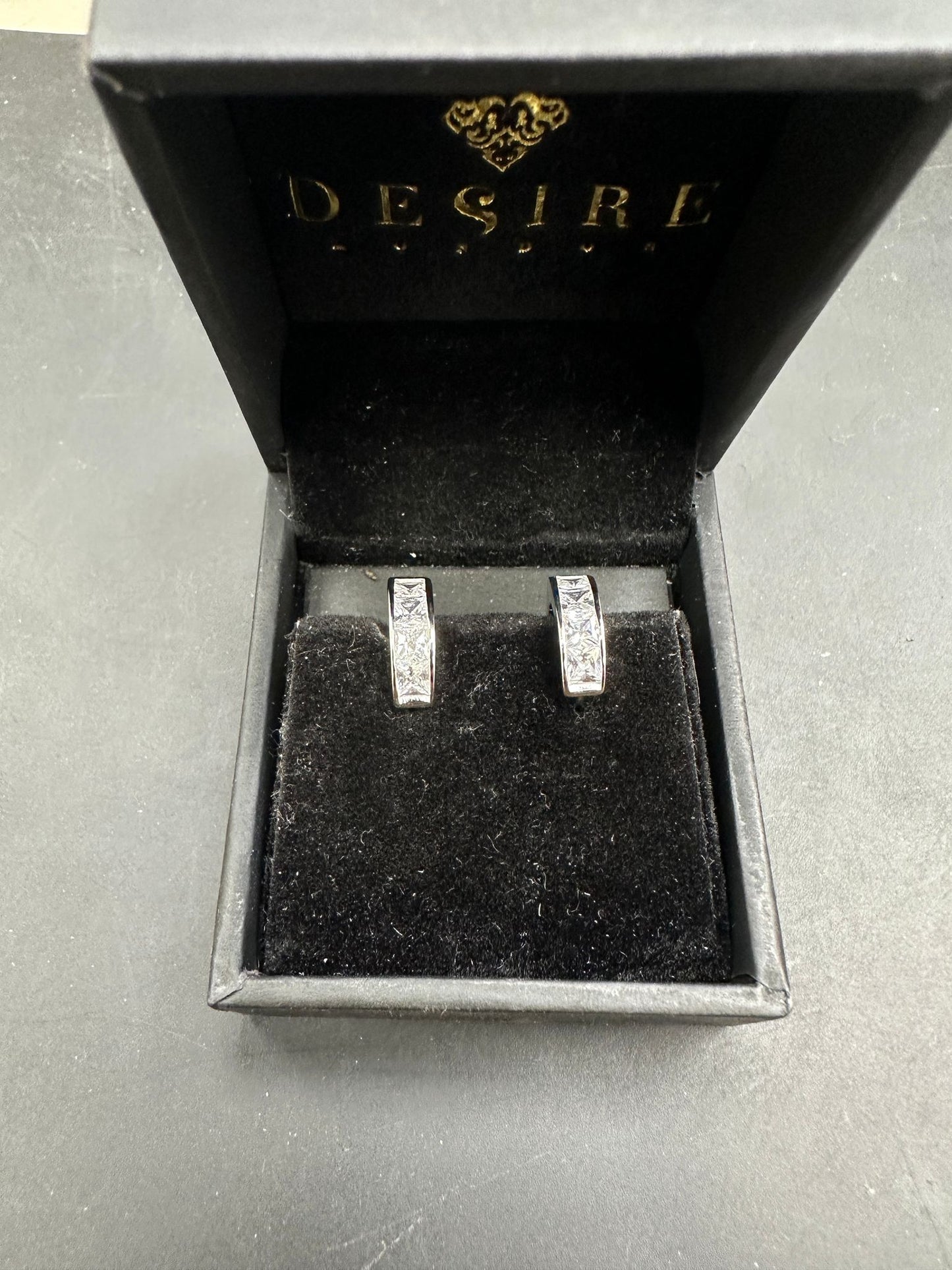 Sterling Silver Cz Princess-Cut Huggies ECZ3023