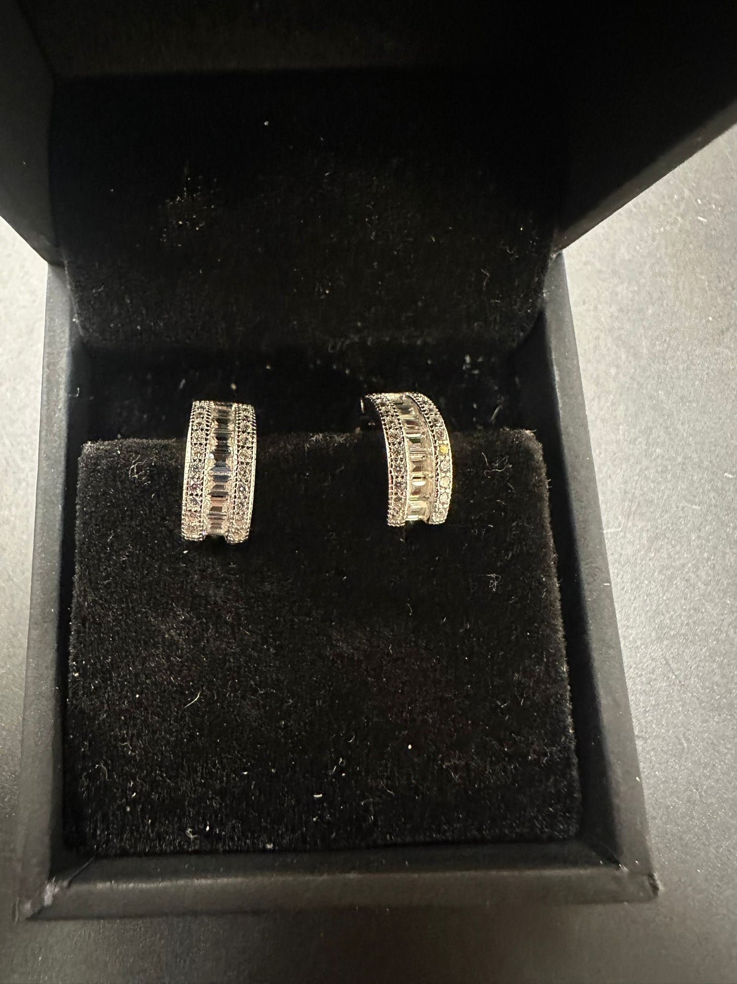 Sterling Silver Round Earring CZ Stone ECZ362