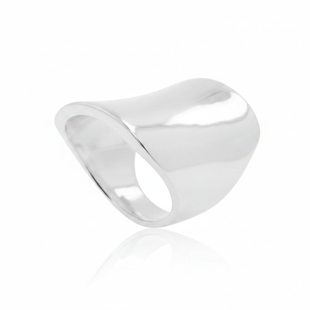 Plain sterling silver ring with a smooth and polished surface, measuring 21x20 mm.