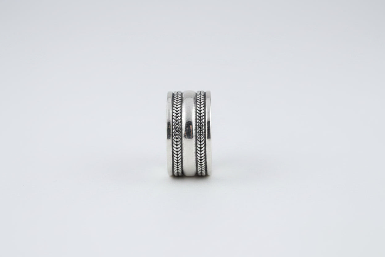 Sterling Silver Plain Pattern Ring TQ020680034 showcasing a 9 mm design, featuring a plain pattern sterling silver ring.