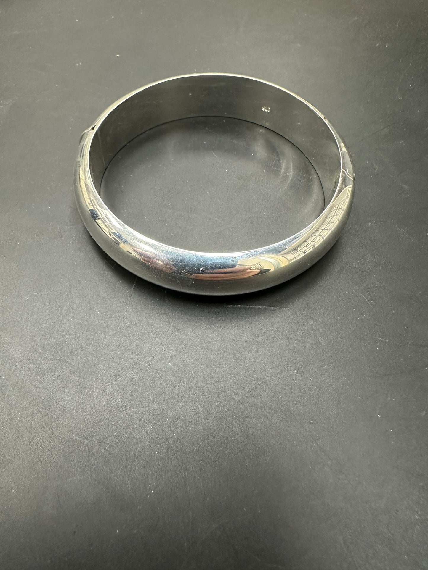 Sterling Silver Round Bangle D-Shape Hinged BGN503