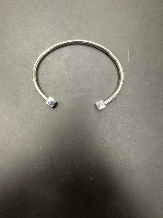 Sterling Silver Square Top Oval Torque Bangle BPL10100L