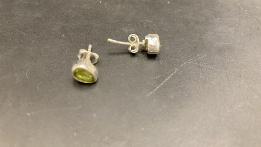 Sterling Silver Peridot Stone Stud ECZ011