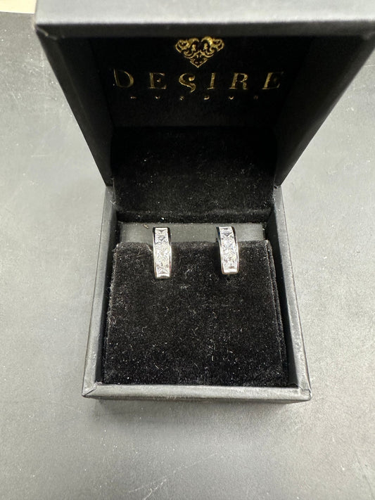 Sterling Silver Cz Princess-Cut Huggies ECZ3023