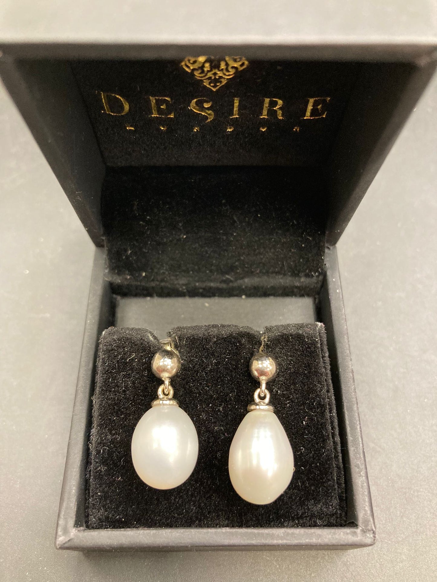 Sterling Silver Teardrop Pearl Earrings ECZ8710 in a jewelry box showcasing silver teardrop pearl earrings.