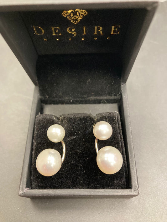 Sterling Silver Duo Pearl Earrings ECZ7800 displayed in a box, elegant sterling silver pearl earrings.