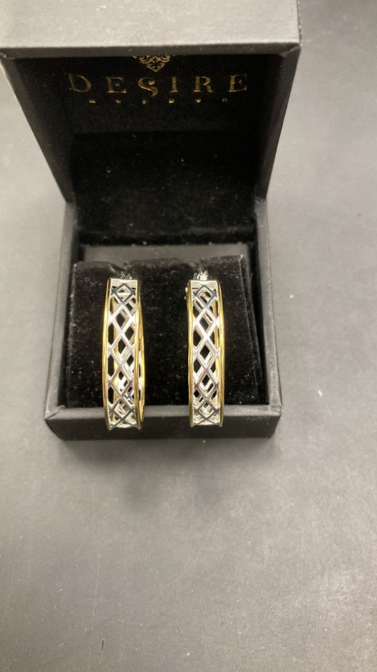 Sterling Silver Lattice Hoops Earrings EP100624 displayed in a jewelry box, showcasing sterling silver hoop earrings design.