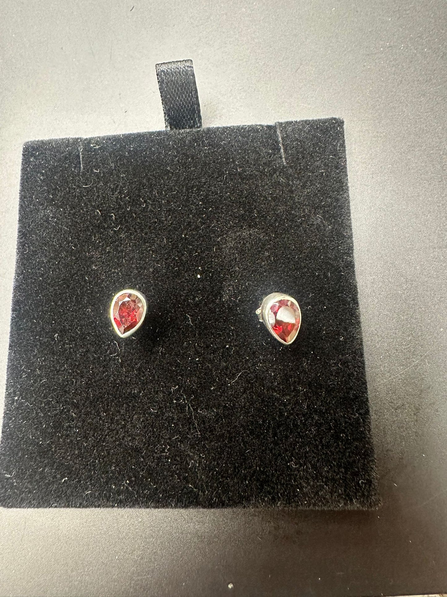 Sterling Silver Stud Earring Garnet Stone MPCZ3342
