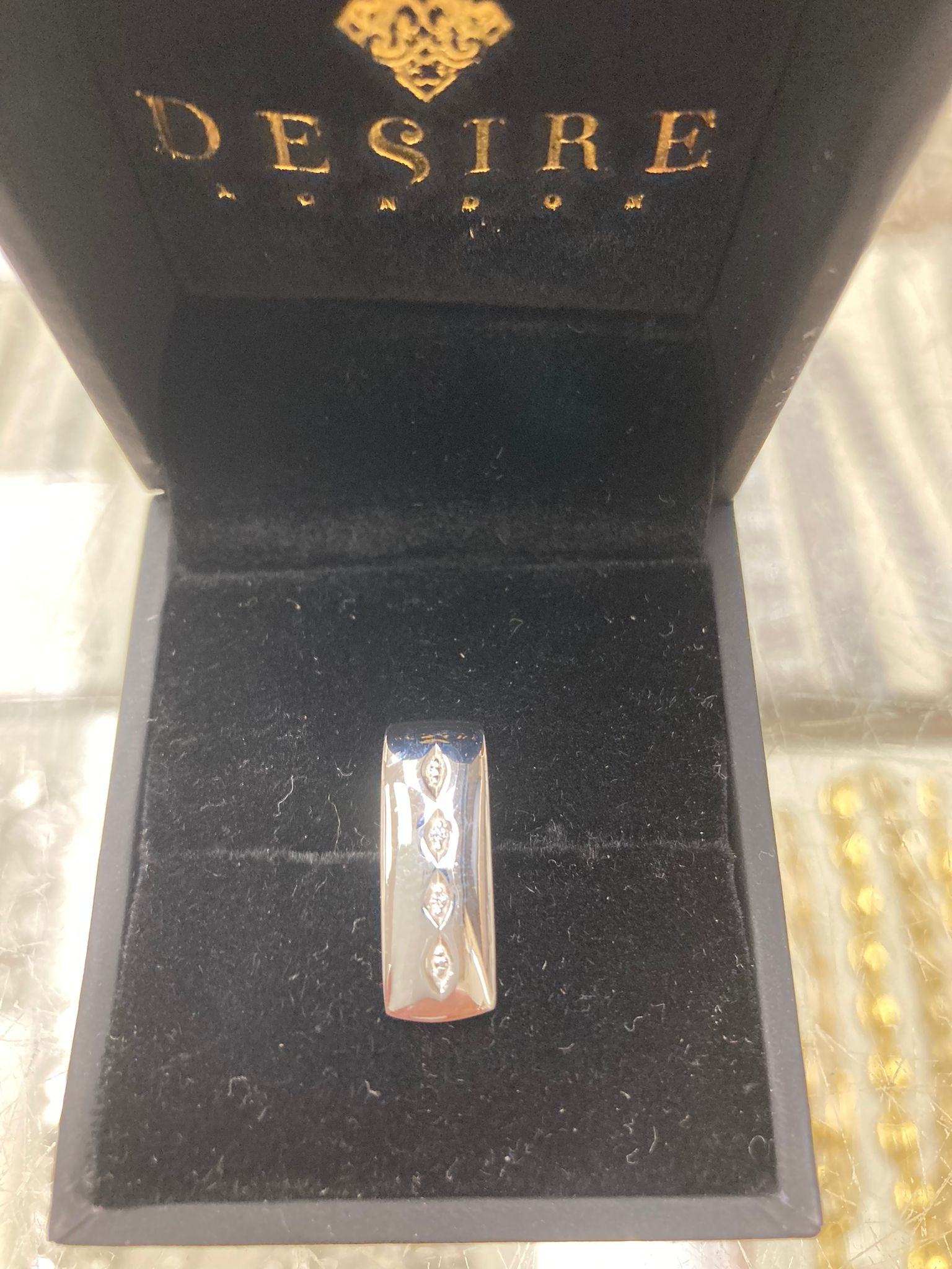 Sterling silver cz pendant PCZ009 showcased in a velvet-lined box.