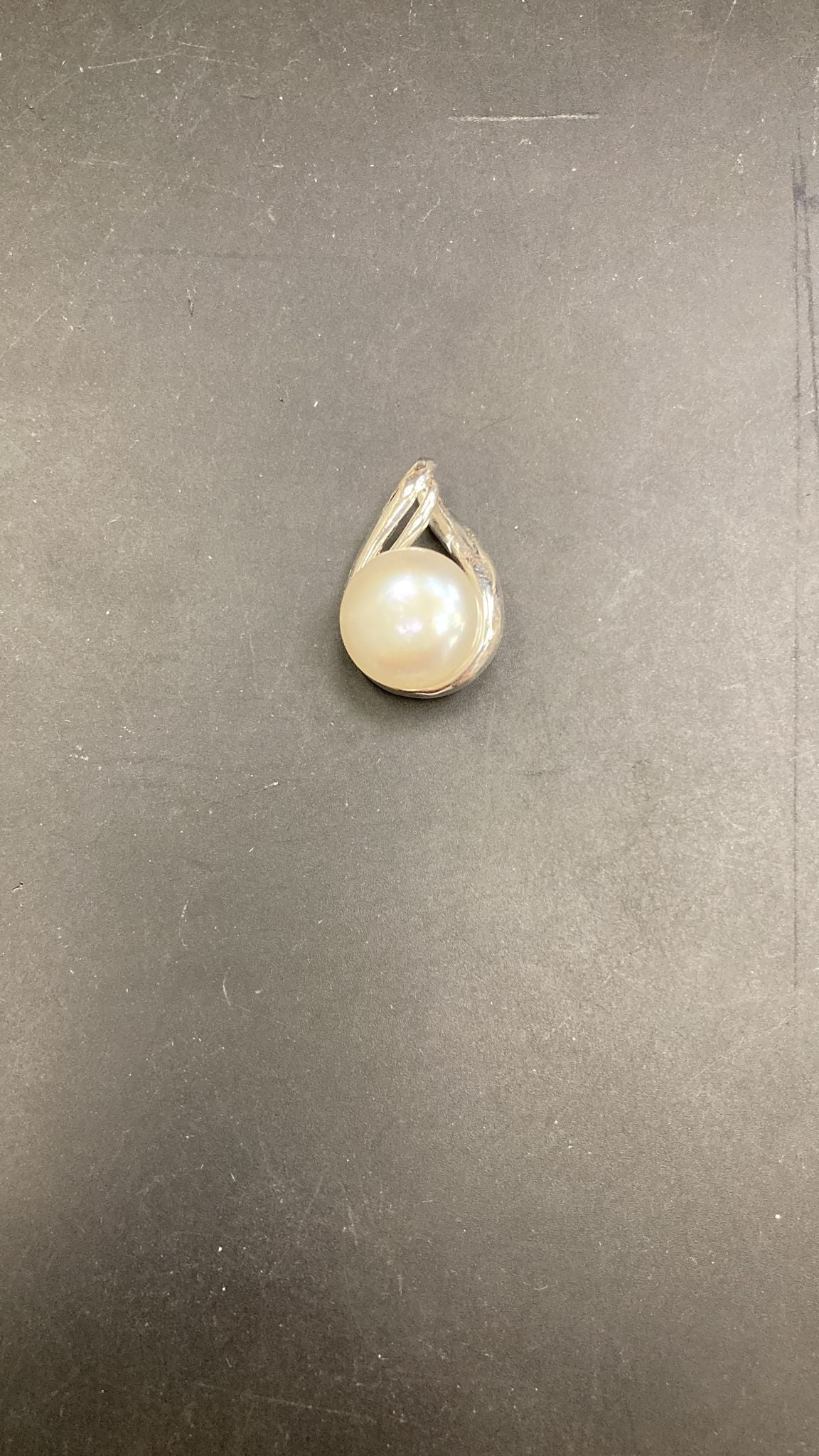 Sterling Silver Pearl Pendant PP121150101 showcasing a lustrous pearl set in elegant sterling silver.