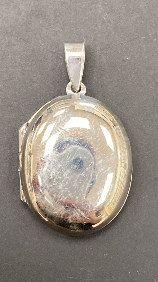 Sterling Silver Locked Pendant PP210850022 showcasing a polished, oval design with a sleek finish.