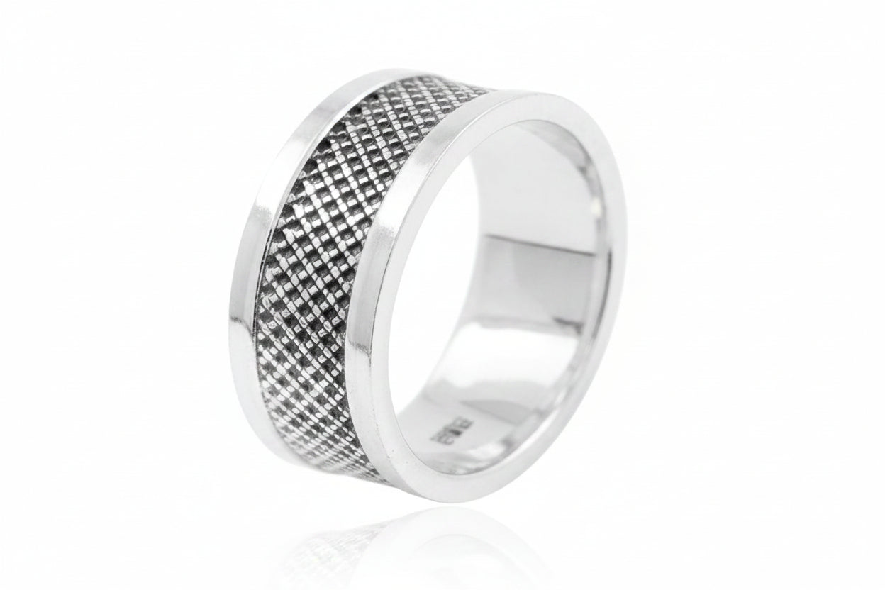 Sterling Silver Cross Hatched Ring TQ020680075 showcasing a 7 mm design with a textured surface.
