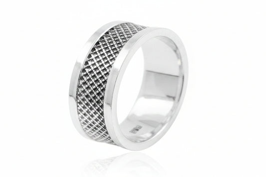 Sterling Silver Cross Hatched Ring TQ020680075 showcasing a 7 mm design with a textured surface.